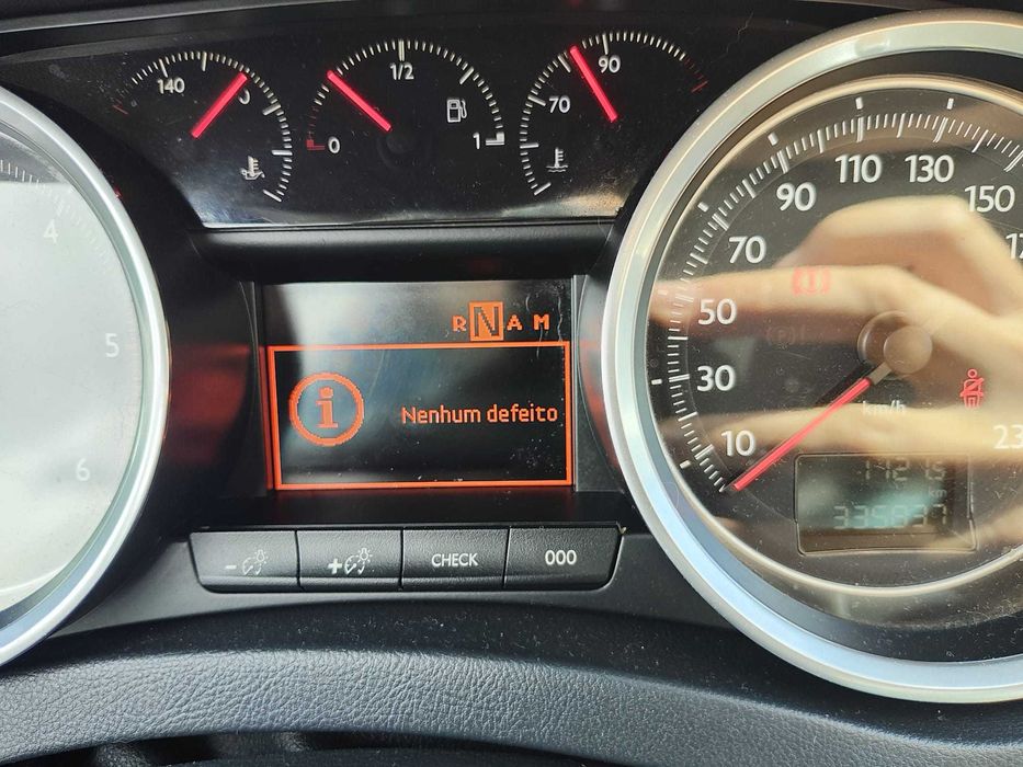 Peugeot 508 Sedan  1.6 e-hdi 2011