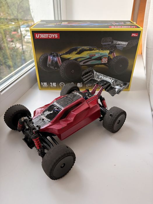 Продам радиоуправляемую машинку UJETOYS Sprint (1:16)
