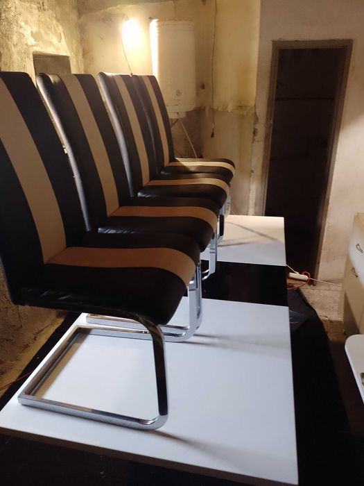 Messa de jantar com 4 cadeiras