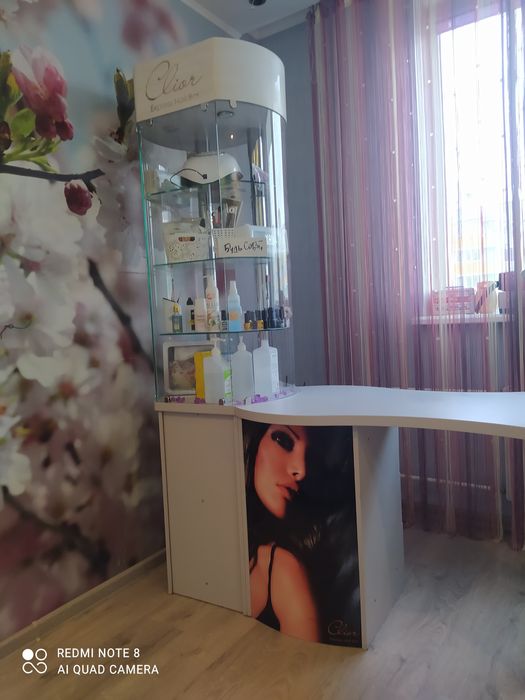 Профессиональный маникюрный стол