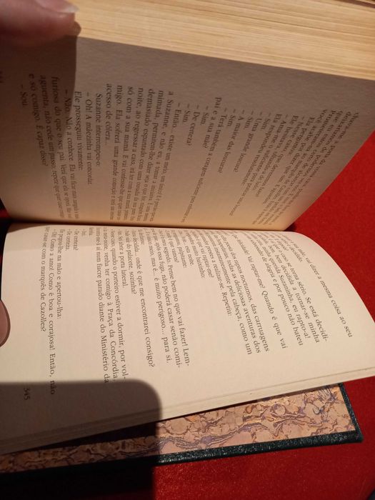 Livro antigo de capa dura: "Bel-Ami" - Guy de Maupassant