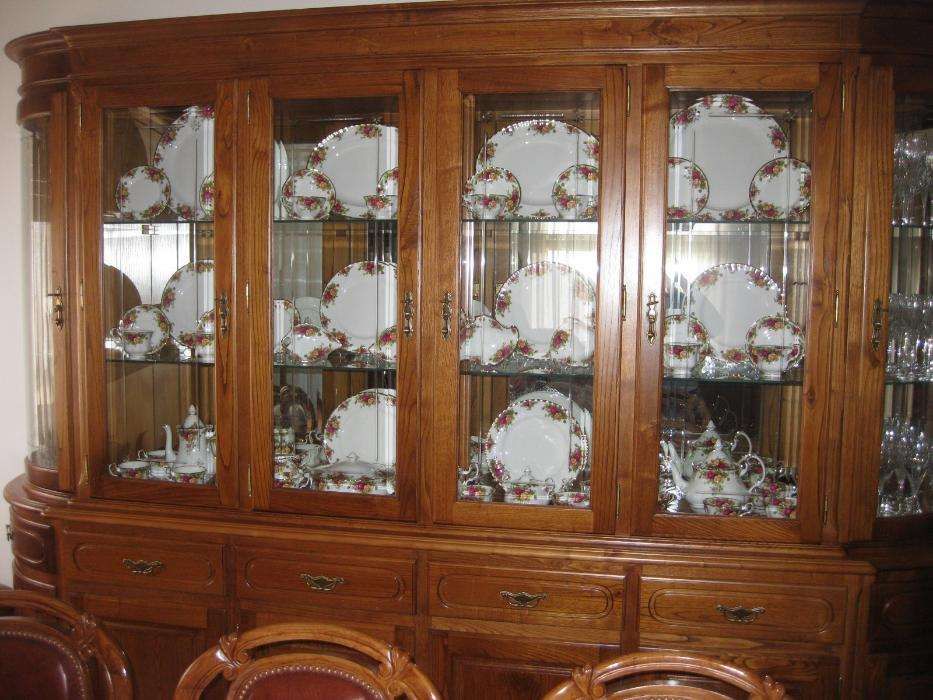 Aparador/Móvel para Sala de Jantar em Carvalho