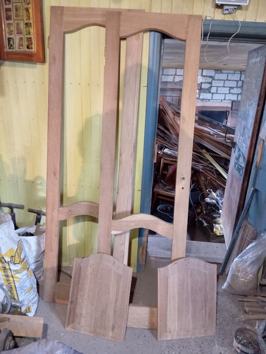 Продам деревянные раму с дверьми