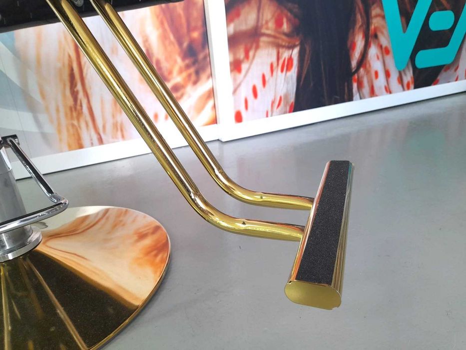 Cadeira Hidráulica Nova e Profissional em Dourado