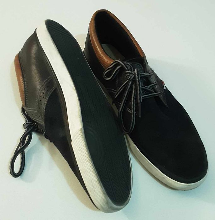 Tennis Shoes - Size 39