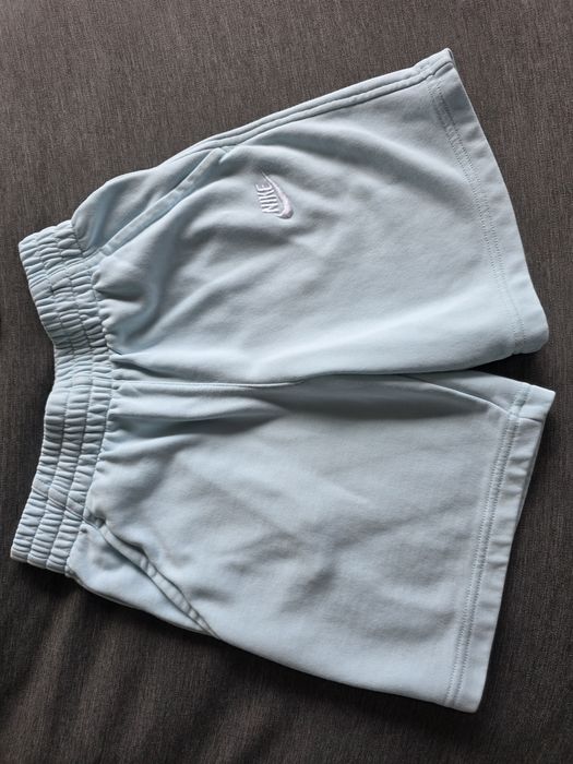 Błękitne spodenki chłopięce NIKE