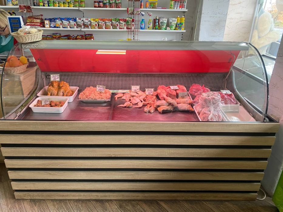 Продам холодильные витрины, шкаф и морозильную камеру