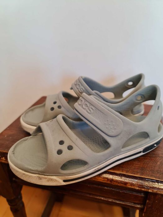 Sandałki Crocs rozmiar J2 34-35