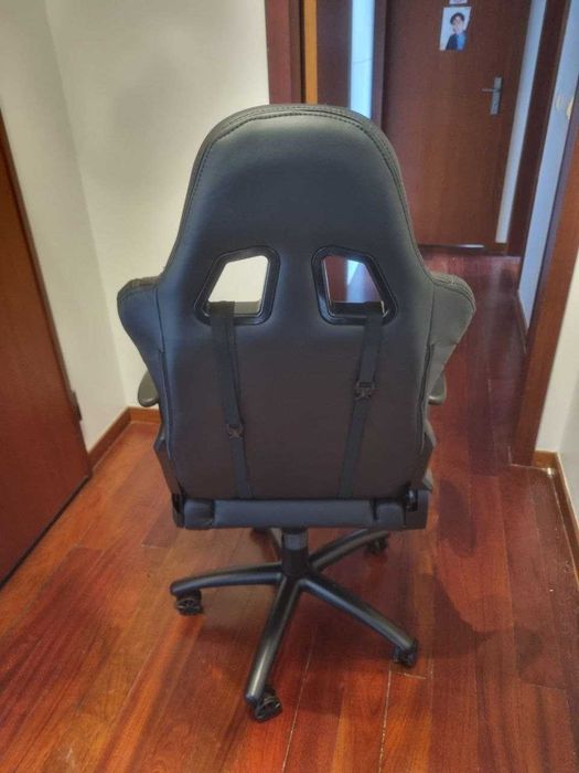Cadeira Gaming Alpha Gamer — Com Sinais de Uso