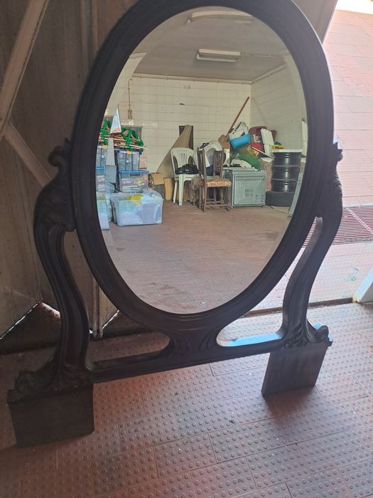 Cómoda antiga com tampo em mármore