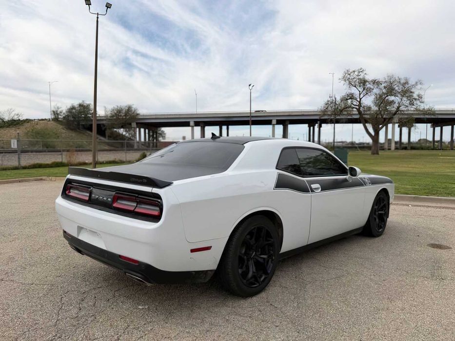 Dodge Challenger      2017