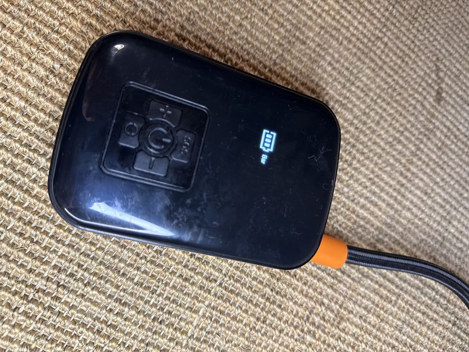 Elektryczna pompka akumulatorowa do roweru lub samochodu