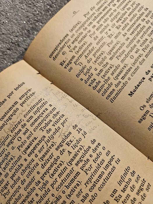Pontos de gramática portuguesa e exercícios de redacção e composição