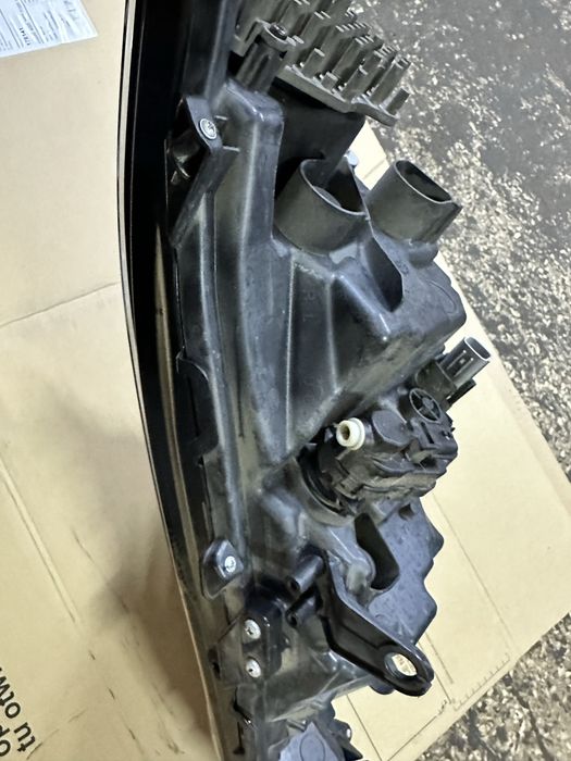 Фари toyota Venza 2020-2026 оригінал