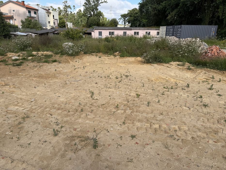 Terreno (2000m2) com armazém