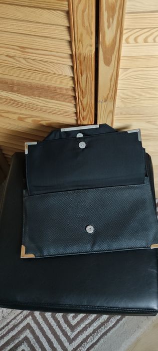 Czarna torebka kopertówka