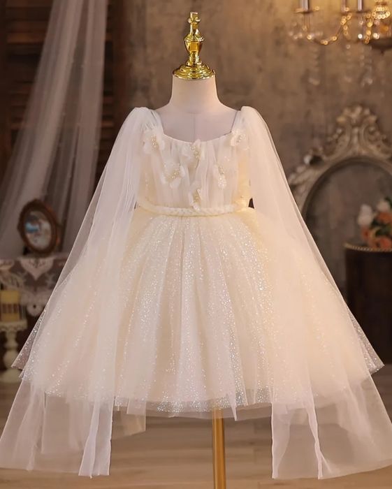 В наявності.Нове плаття на випускний до