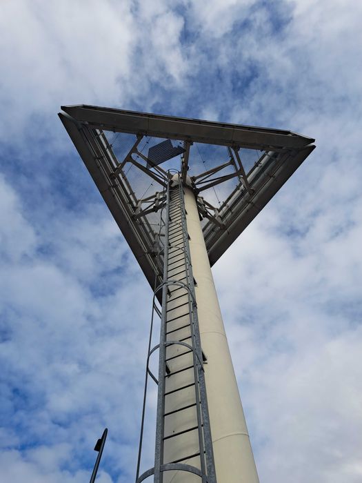 Pylon reklamowy o wysokości 17,5 m