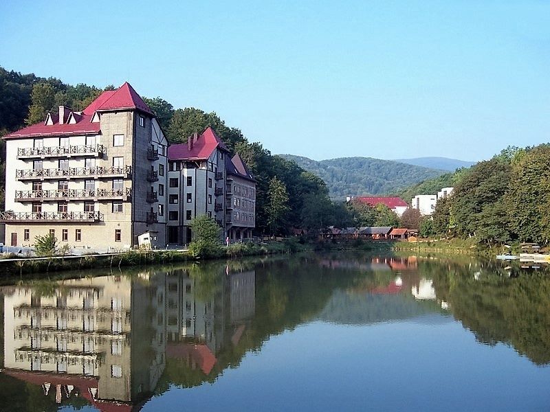 Двух номерна квартира. Сонячне Закарпаття, с.Поляна 1000 за один номер