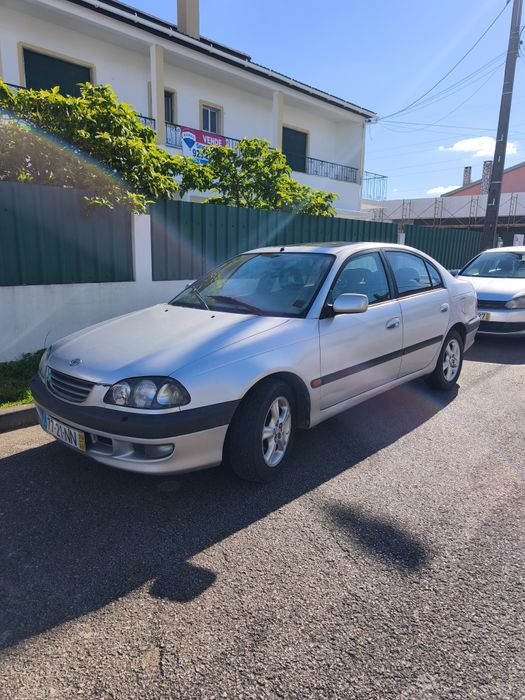 Toyota Avensis 1.6 gasolina