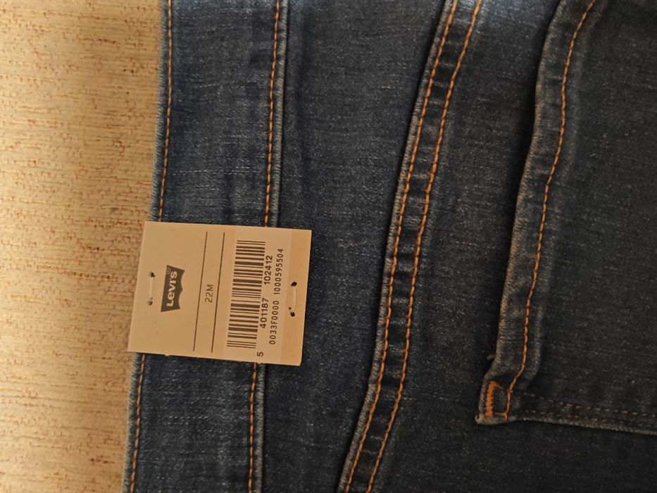 Джинси Levi's® 318™ з широкими штанинами та ефектом, що стягує .