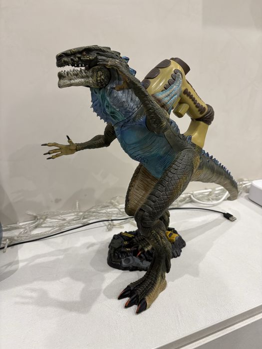 Toy Biz Godzilla 1998 electronic battle action heavy hitter