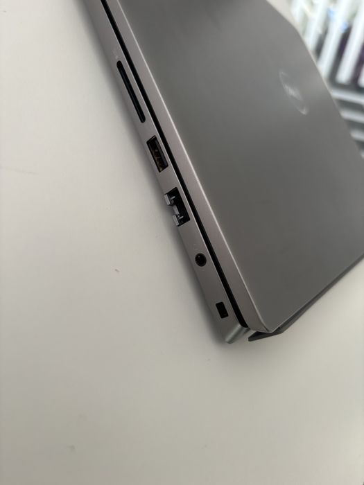 DELL Vostro 5620