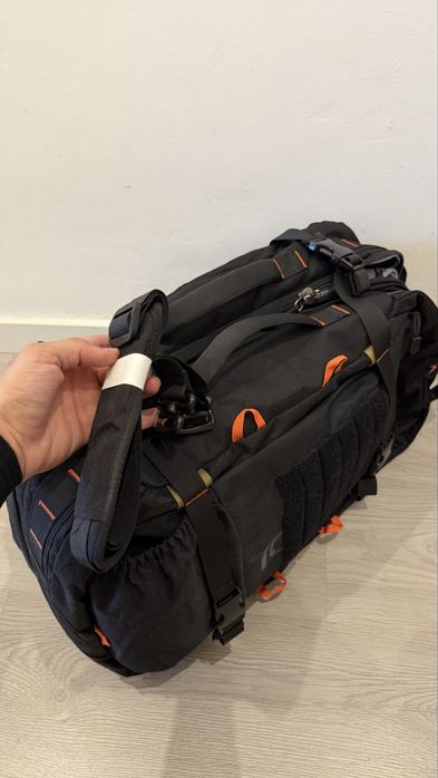 Mochila de viagem/tática 40-50L – como nova