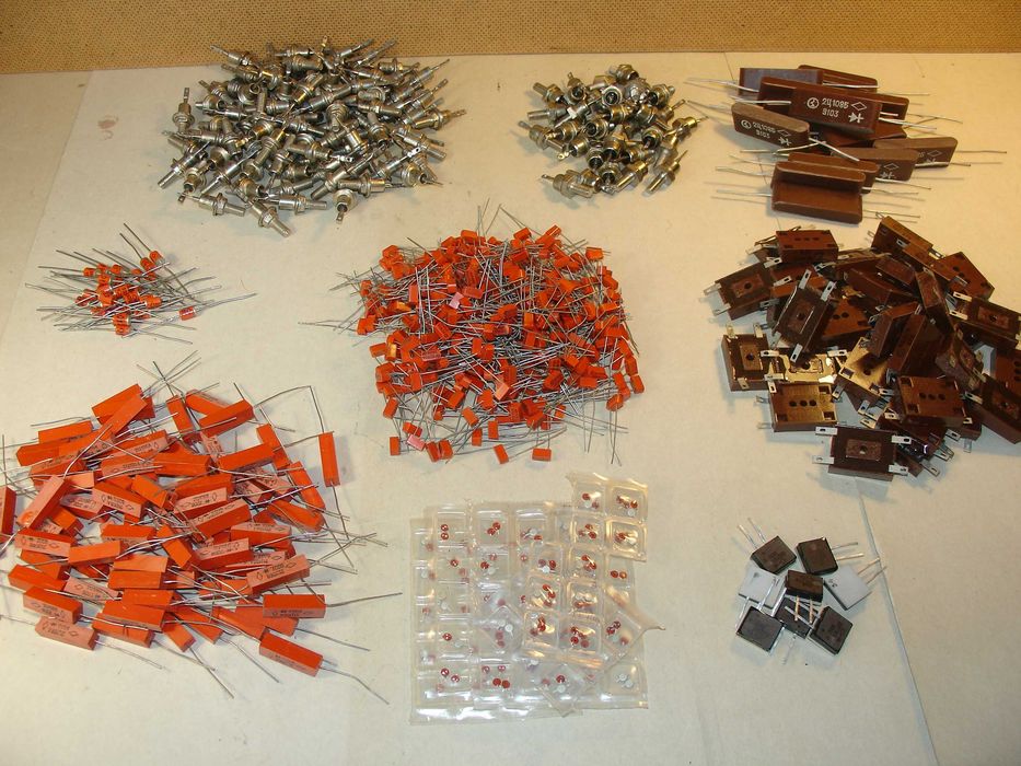 Діоди  2Д206А, 2Д218А, 2С162А-2С191А,2С211А-2С190А,2Ц106А,КЦ402Б. Ціна за ЛОТ- 790 штук. Стабілітрони Мости 2Д106А,2Д202А