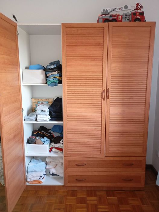 Vendo roupeiro 3 portas