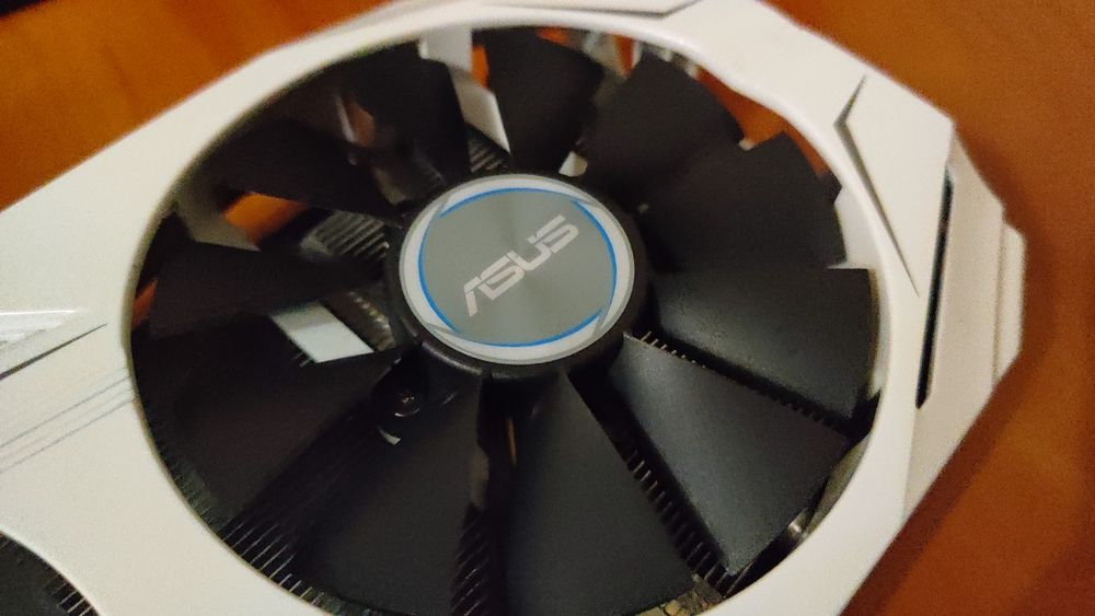 Asus GTX 1060 6gb состояние идеал!