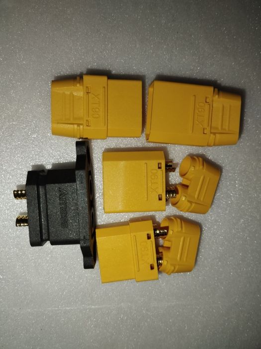 Роз'єм  XT90 папа+мама, M25 5+1 мама.