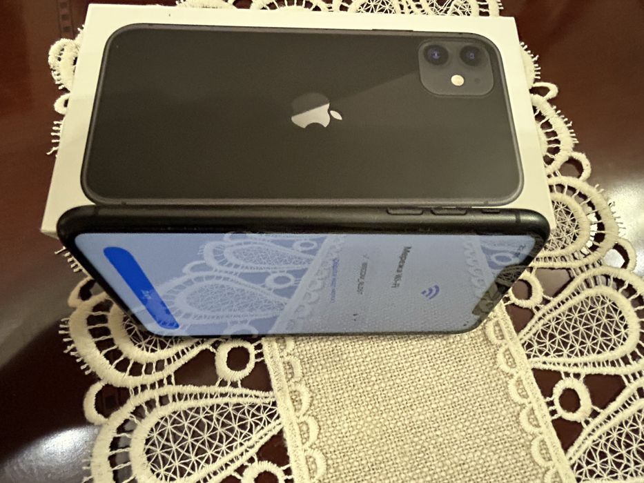 Продам айфон 11 стан 9 з 10..!!!!( заблокований)