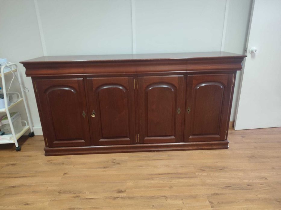 Movel aparador de madeira boa qualidade