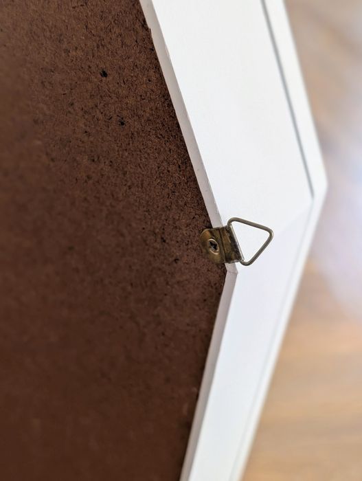 Gablotka z lustrem zamykana biała