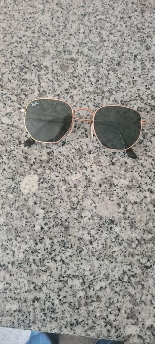 Oculos de sol completamente  novos