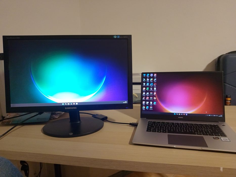 Huawei Matebook D15 + monitor Samsung