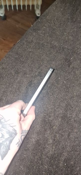 Продам айфон  SE