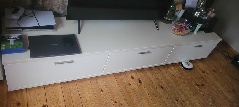 Półka pod TV i witryna