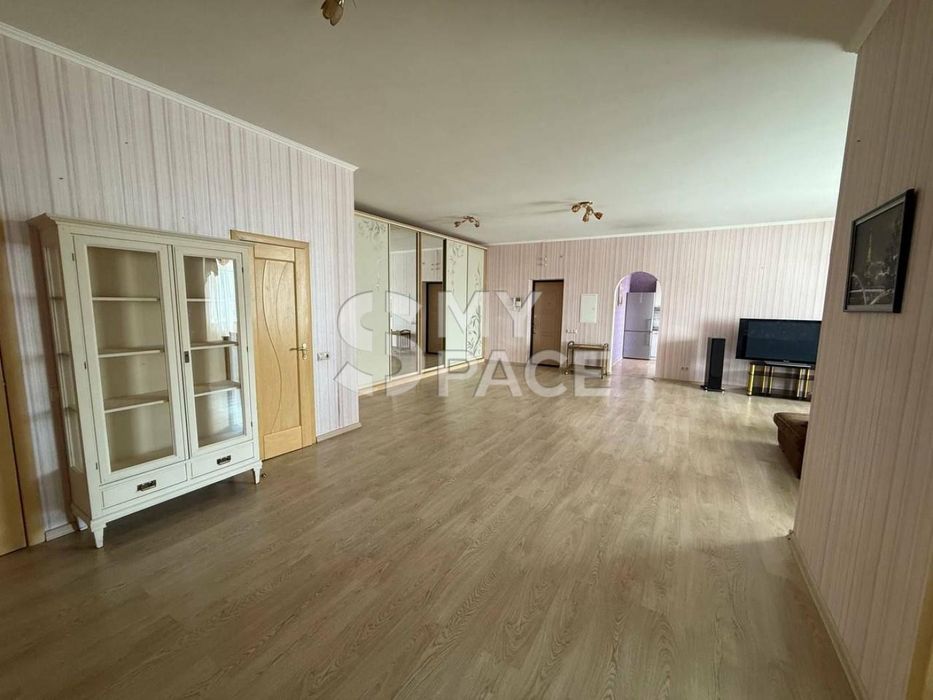 132 м2  Євгена Коновальця,ЖК Митець.Печерськ.Центр