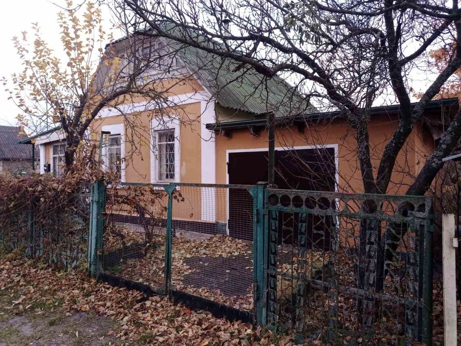 Продам будинку в селі Бабинці поряд з лісом, є озеро. Без комісії%