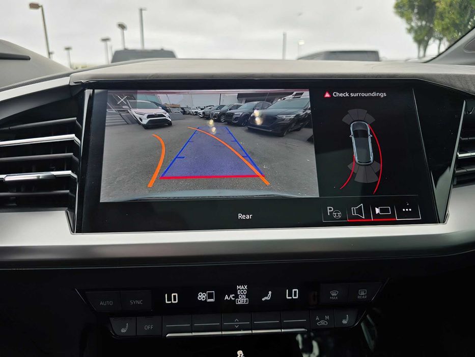 Audi Q4 e-tron      2023