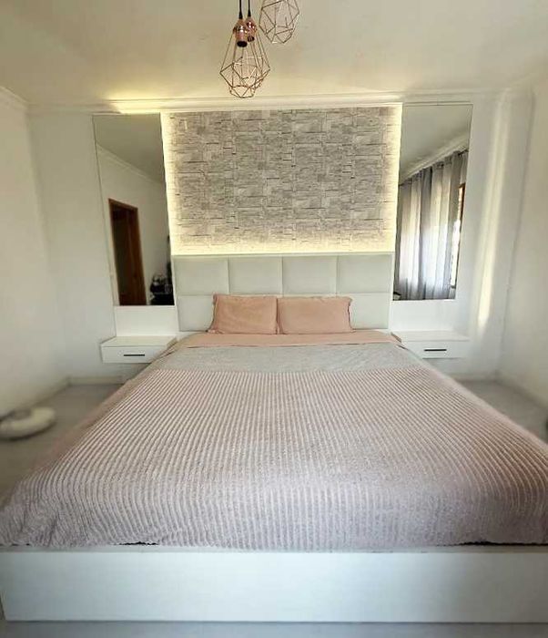 Cama KING (200X200) + Mesa Cabeceira + Espelhos + LED