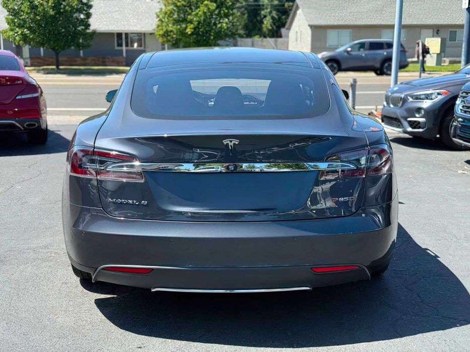 Tesla Model S      2015