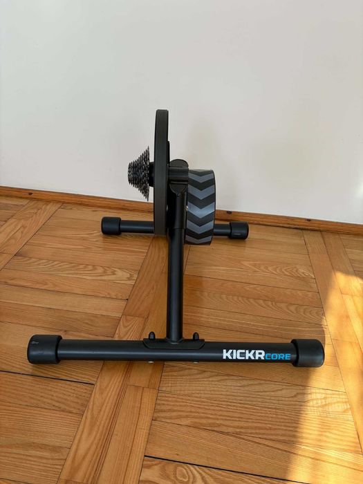 Trenażer interaktywny Wahoo Kickr Core + kaseta Toruń • OLX.pl