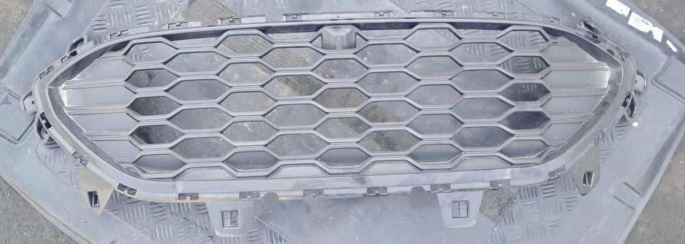 Решітка радіатора Ford Kuga MK3 Форд Куга 3