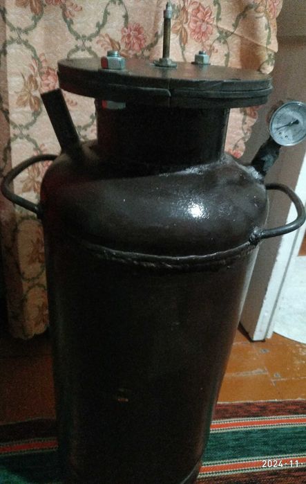 Продам автоклав на 28 півлітрових банок.