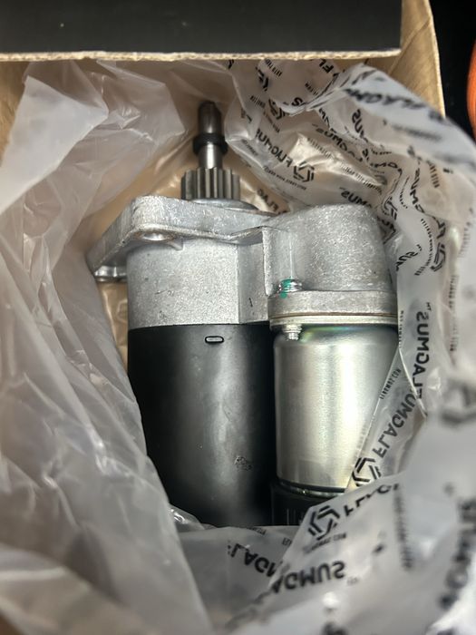 Продам новый стартер 21099