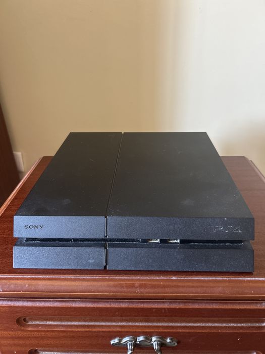 Playsation 4 (500GB) + jogo incluido