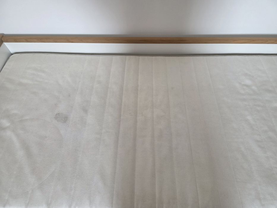 Cama + colchão IKEA